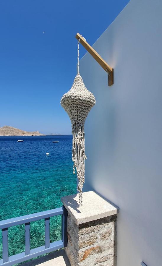 Halki Sea Breeze - a waterfront villa Buitenkant foto