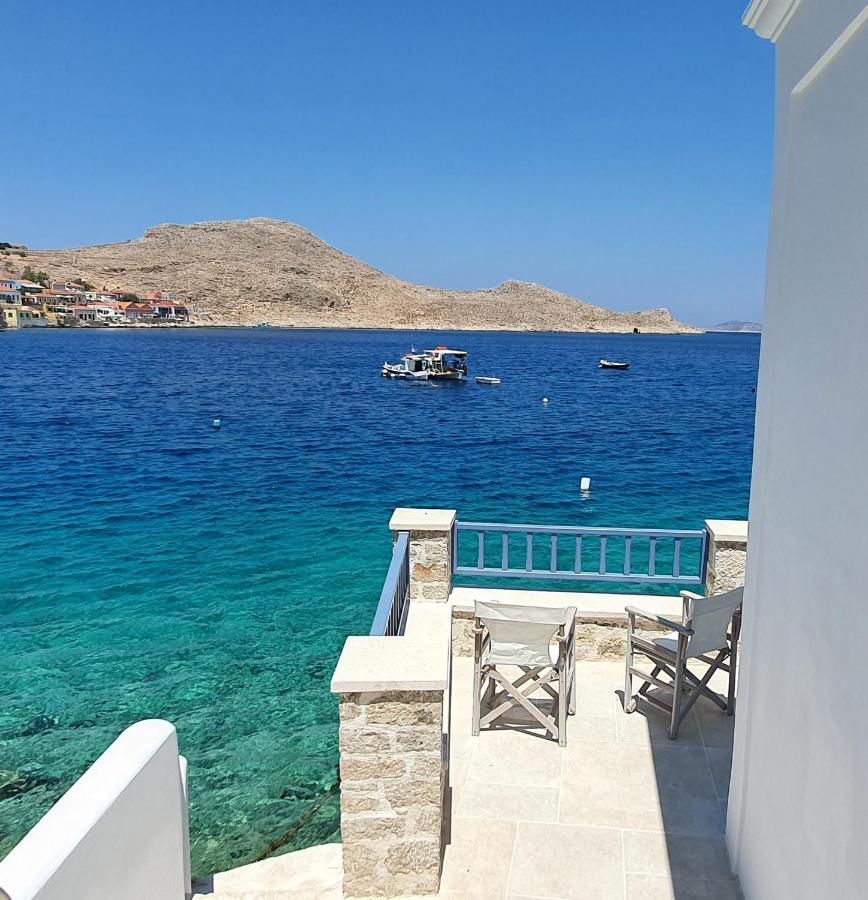 Halki Sea Breeze - a waterfront villa Buitenkant foto