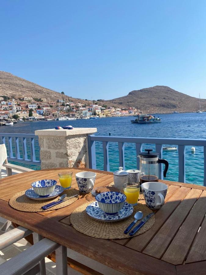 Halki Sea Breeze - a waterfront villa Buitenkant foto