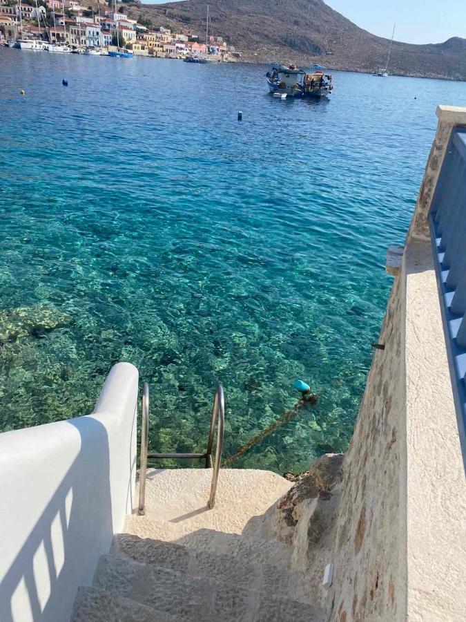 Halki Sea Breeze - a waterfront villa Buitenkant foto