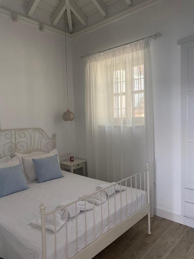 Halki Sea Breeze - a waterfront villa Buitenkant foto
