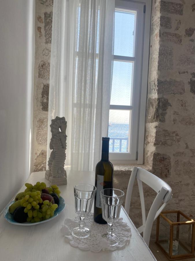 Halki Sea Breeze - a waterfront villa Buitenkant foto