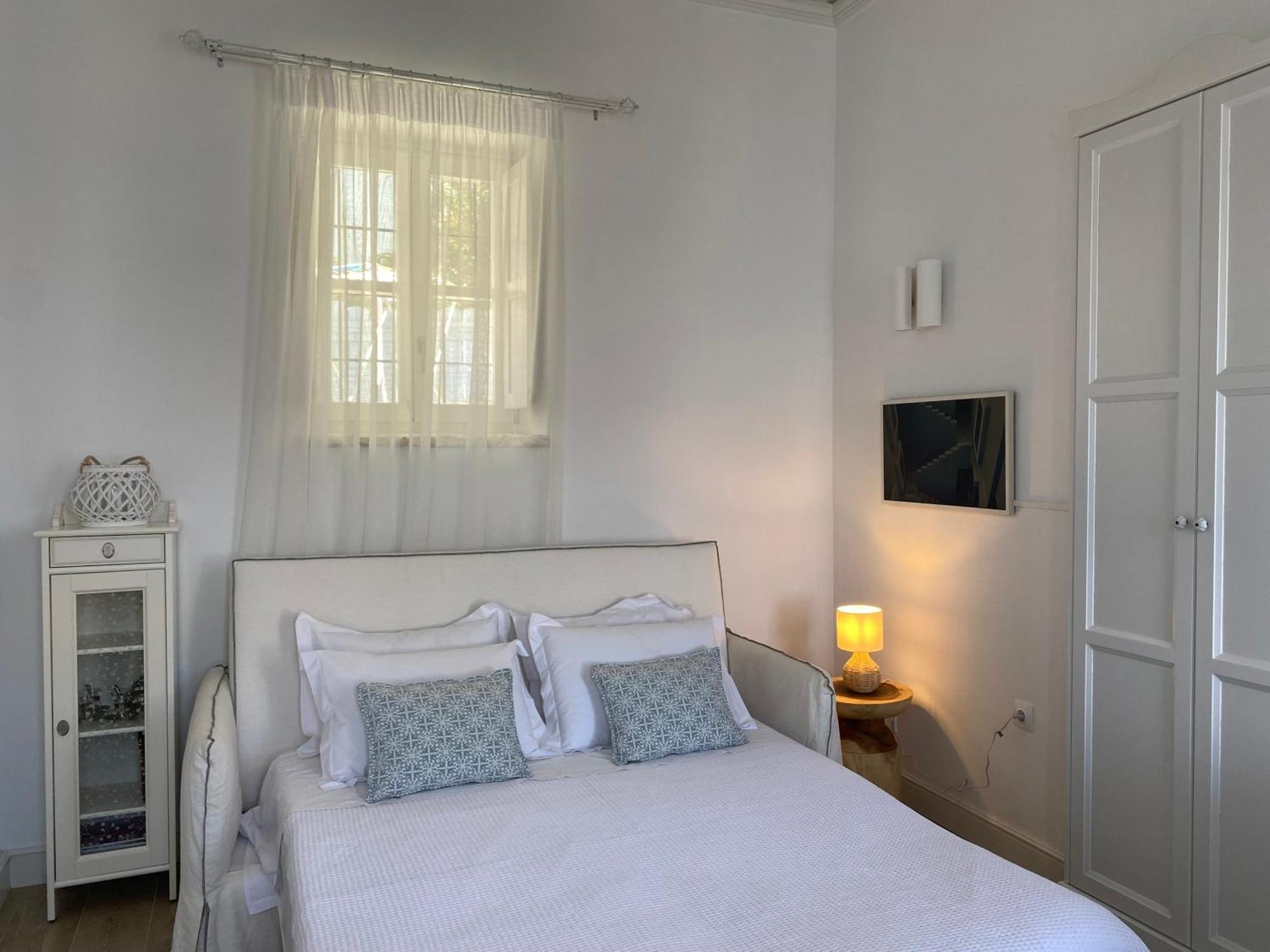 Halki Sea Breeze - a waterfront villa Buitenkant foto
