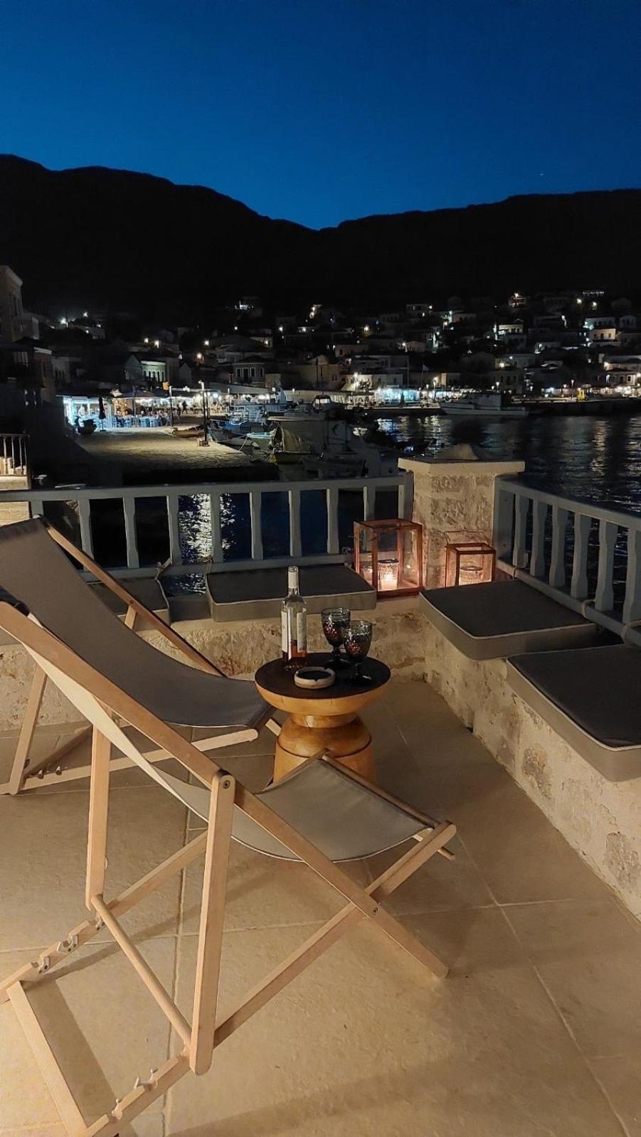 Halki Sea Breeze - a waterfront villa Buitenkant foto
