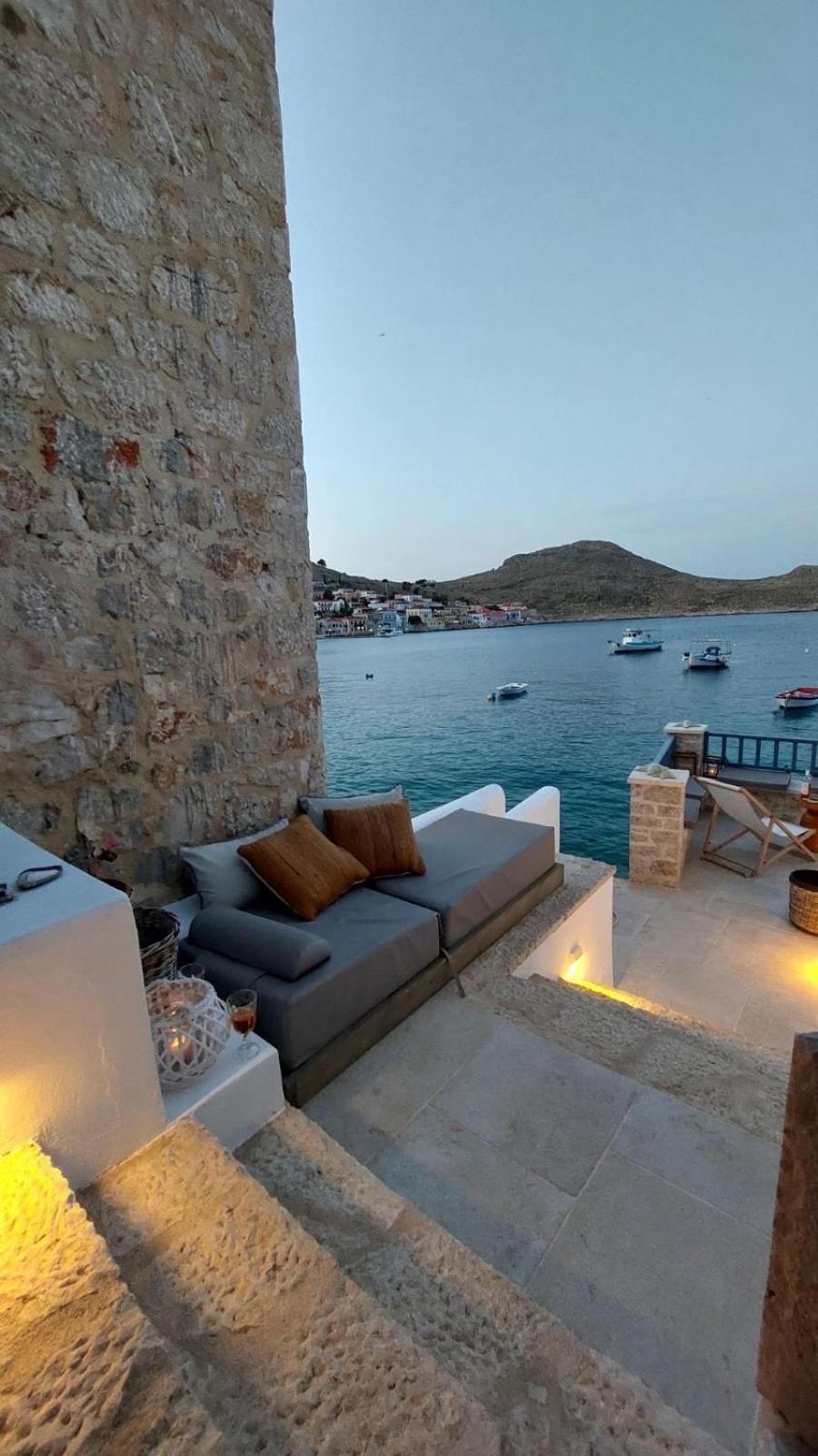 Halki Sea Breeze - a waterfront villa Buitenkant foto